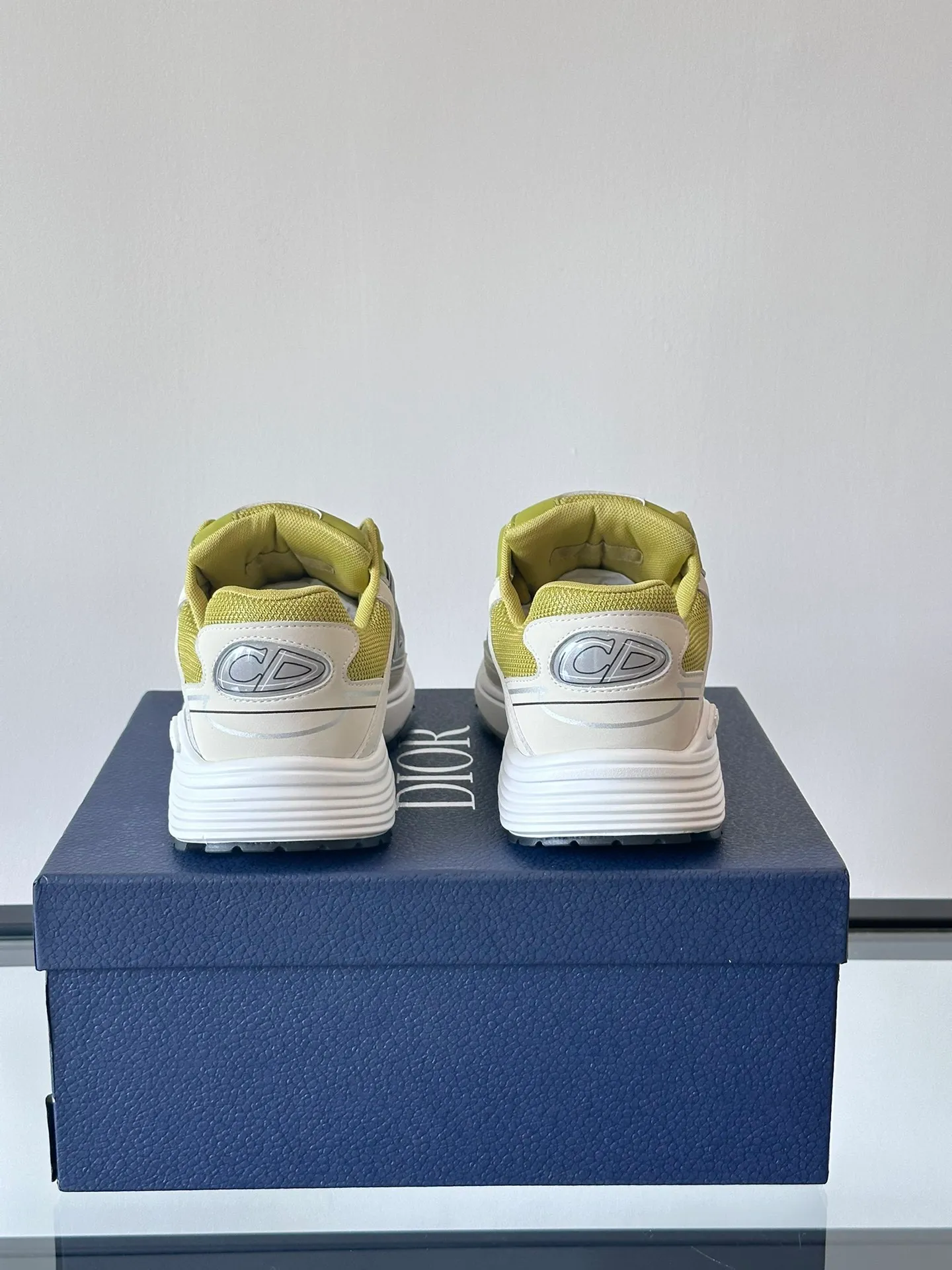 Men's Men's Shoes 💰p440 "Dio*" Dior B30 series sports shoes, multi-color mesh fabric and multi-color technical fabrics, this season's new B30 low-top sports shoes are one of the flagship styles of the series. Crafted from multicolor mesh and technical fabrics, it's finished with a reflective "CD30" graphic and silver-toned "DIOR B30" and "CD30" logos on the heel and tongue. An extra-light, sculpted rubber sole with signature accents adds style, while internal stretch details create ideal comfort. It can be matched with various casual styles to show a fashionable and modern sports style. Size: 38-44 (45-46 customized)